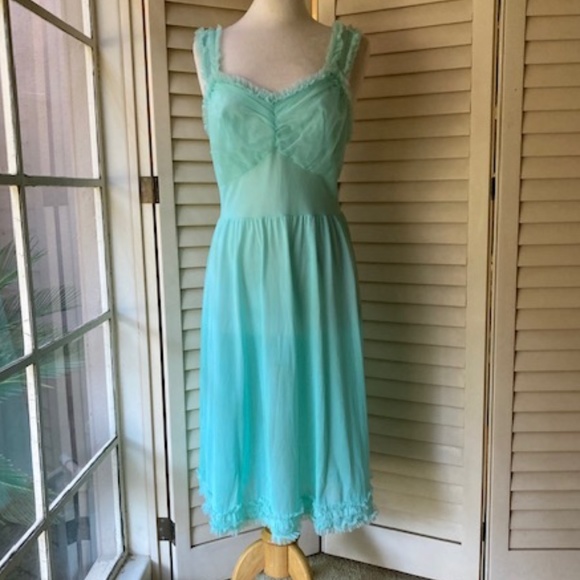 1950's Gotham Turquoise Nylon & Chiffon Nightie - Picture 3 of 13